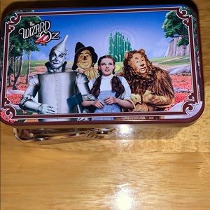 Wizard of Oz watch in basket 🧺 Tin